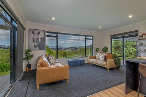 Photo of property in 63 Ruapehu Drive, Fitzherbert, Palmerston North, 4410