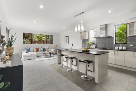 Photo of property in 9 Corricvale Way, Northcross, Auckland, 0632