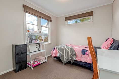 Photo of property in 1 Weber Place, Roslyn, Palmerston North, 4414