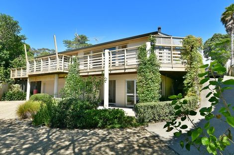 Photo of property in 106 Vipond Road, Stanmore Bay, Whangaparaoa, 0932