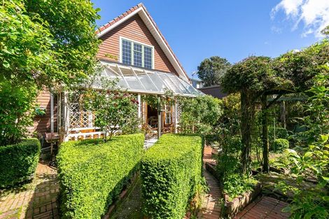 Photo of property in 1 Woodmancote Road, Khandallah, Wellington, 6035