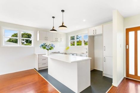 Photo of property in 39 Dundale Avenue, Blockhouse Bay, Auckland, 0600