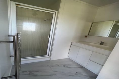 Photo of property in 17 Sumich Place, West Harbour, Auckland, 0618