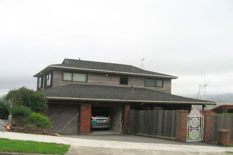 Photo of property in 35 Greyfriars Crescent, Tawa, Wellington, 5028