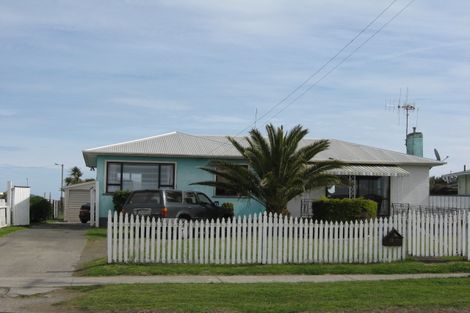 Photo of property in 15 Polson Street, Castlecliff, Whanganui, 4501