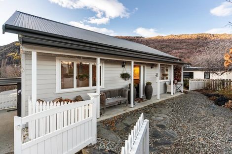 Photo of property in 10 Suffolk Street, Arrowtown, 9302