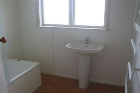 Photo of property in 1/66 Pupuke Road, Hillcrest, Auckland, 0627