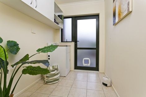 Photo of property in 1 Black Teal Close, Unsworth Heights, Auckland, 0632