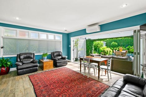 Photo of property in 76 Barrett Street, Westown, New Plymouth, 4310