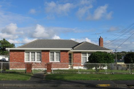 Photo of property in 6 Toru Street, Te Atatu Peninsula, Auckland, 0610