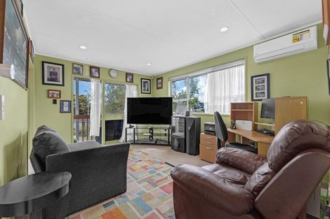 Photo of property in 51 Cedar Heights Avenue, Massey, Auckland, 0614