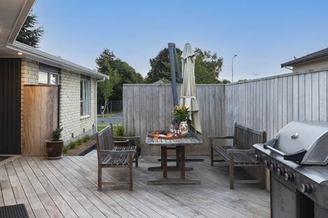 Photo of property in 28 Denniston Crescent, Redwood, Christchurch, 8051