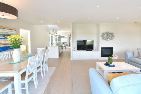 Photo of property in 69 De Luen Avenue, Tindalls Beach, Whangaparaoa, 0930