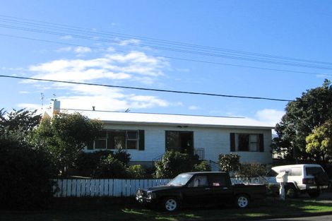 Photo of property in 19 Heperi Street, Waikanae Beach, Waikanae, 5036
