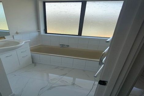 Photo of property in 209 Walter Strevens Drive, Conifer Grove, Takanini, 2112