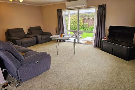 Photo of property in 21 Honeysuckle Place, Northcote, Christchurch, 8052