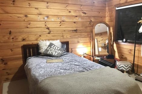 Photo of property in 1/9 Reynolds Place, Torbay, Auckland, 0630