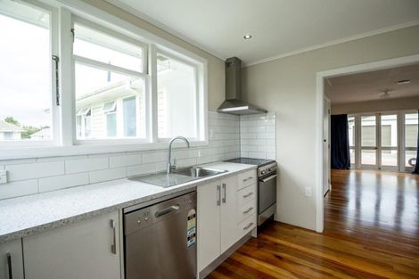 Photo of property in 33 Galway Avenue, Hokowhitu, Palmerston North, 4410