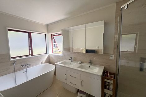 Photo of property in 14 St Thomas More Lane, Glenfield, Auckland, 0629