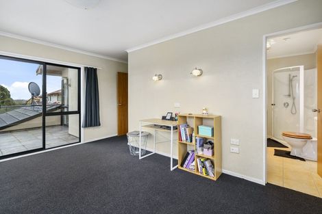Photo of property in 106 Pacific Drive, Fitzherbert, Palmerston North, 4410