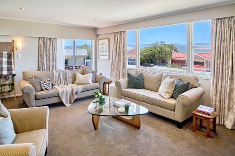 Photo of property in 22 Reese Jones Grove, Maungaraki, Lower Hutt, 5010