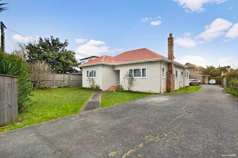 Photo of property in 37 Titirangi Road, New Lynn, Auckland, 0600