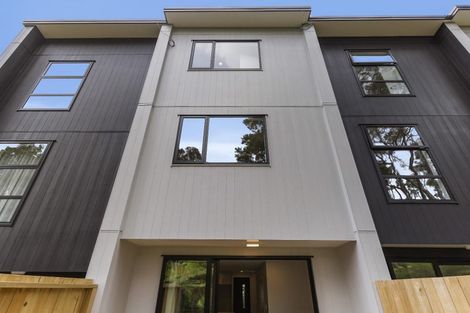 Photo of property in 46 Tokai Place, Glen Eden, 0602