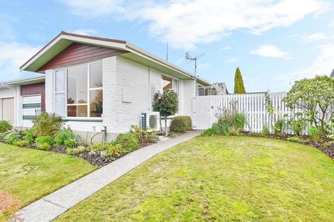 Photo of property in 2/1 Larkhill Place, Russley, Christchurch, 8042