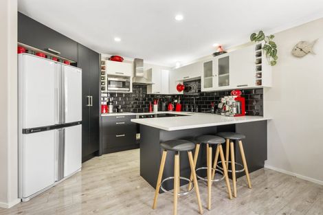 Photo of property in 19 William Gamble Drive, Greenhithe, Auckland, 0632