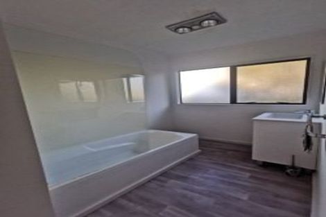 Photo of property in 28 Barneys Farm Road, Clendon Park, Auckland, 2103