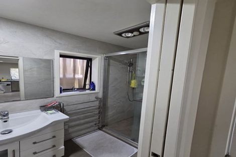 Photo of property in 19 Brunton Place, Glenfield, Auckland, 0629