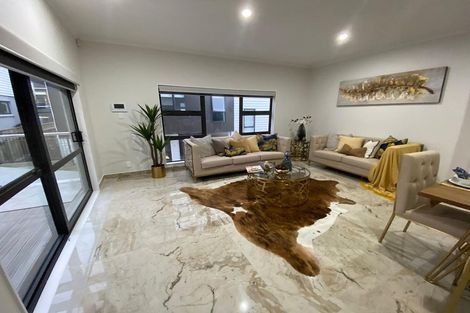 Photo of property in 4223c Great North Road, Glendene, Auckland, 0602