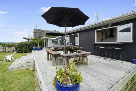 Photo of property in 17 Pukehina Parade, Pukehina, 3189