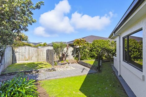 Photo of property in 2 Quadrant Heights, Paraparaumu, 5032