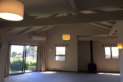 Photo of property in 19 Napier Grove, Waikanae Beach, Waikanae, 5036