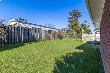 Photo of property in 2/76 Millbrook Road, Henderson, Auckland, 0612