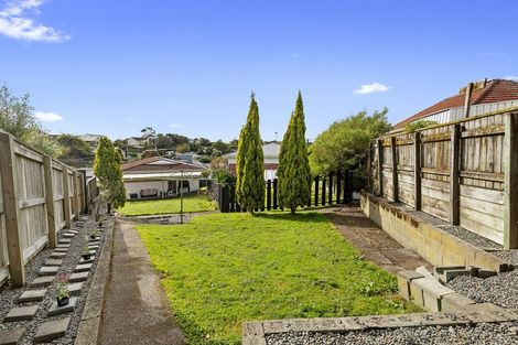 Photo of property in 32 Collins Avenue, Tawa, Wellington, 5028