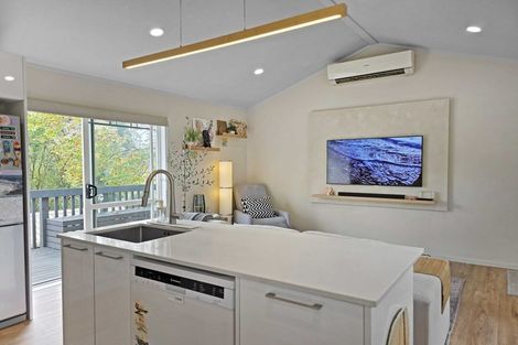 Photo of property in 86a Colwill Road, Massey, Auckland, 0614