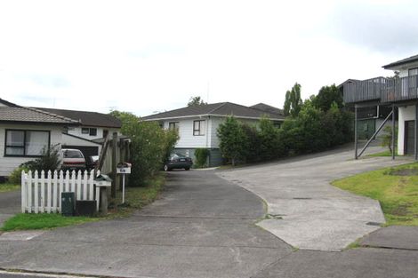 Photo of property in 2/6 Sevilla Place, Unsworth Heights, Auckland, 0632