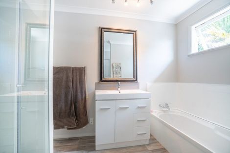 Photo of property in 4 Brett Place, Takaro, Palmerston North, 4412