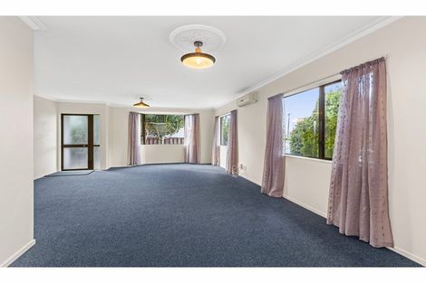 Photo of property in 2 Page Place, Hamilton East, Hamilton, 3216
