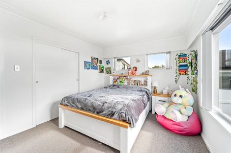 Photo of property in 69 Wade River Road, Stanmore Bay, Whangaparaoa, 0932