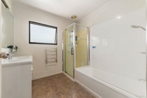 Photo of property in 2/39 Browns Bay Road, Browns Bay, Auckland, 0630