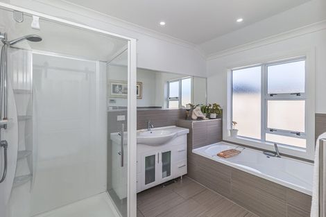 Photo of property in 15 Okarito Avenue, Levin, 5510