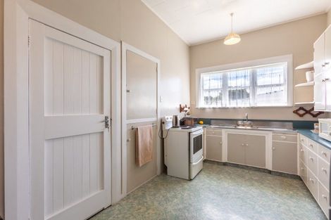 Photo of property in 15 Albert Street, Dannevirke, 4930