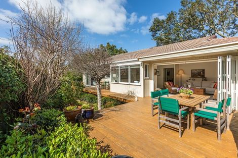 Photo of property in 1/5 Hanlon Crescent, Narrow Neck, Auckland, 0624