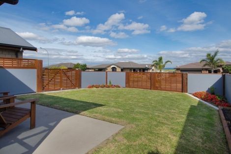 Photo of property in 21 Gibson Place, Papamoa Beach, Papamoa, 3118