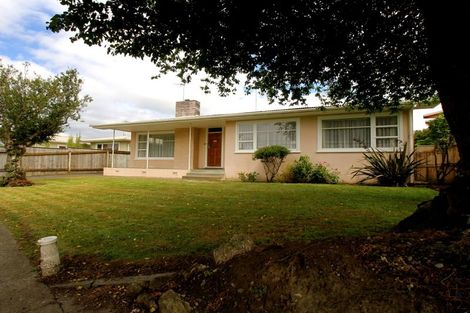 Photo of property in 4 Newcastle Street, Hokowhitu, Palmerston North, 4410