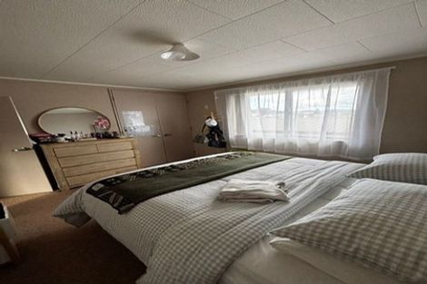 Photo of property in 121 Sunnyside Road, Sunnyvale, Auckland, 0612