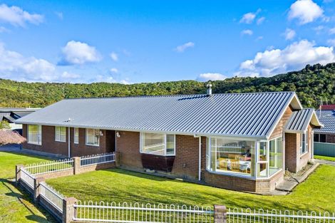 Photo of property in 28 Ranui Street, Waikawa, Picton, 7220